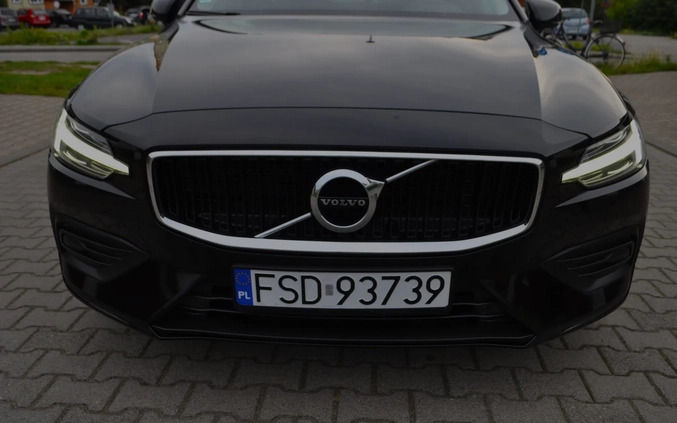 Volvo V60 cena 99900 przebieg: 105000, rok produkcji 2019 z Drezdenko małe 781